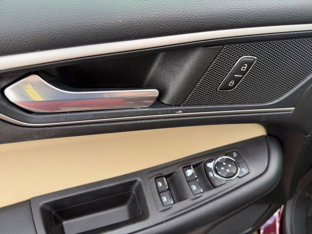 2022 Burgundy Velvet Metallic Tinted Clearcoat Ford Edge SEL w/Panoramic Vista Roof AWD SUV