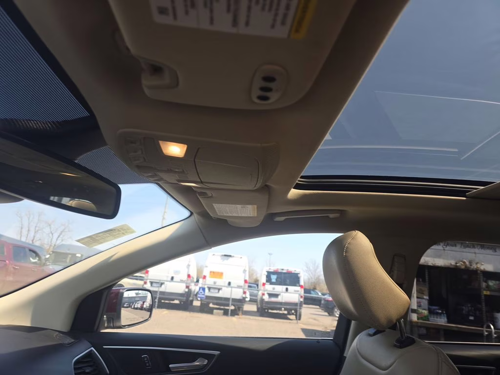 2022 Burgundy Velvet Metallic Tinted Clearcoat Ford Edge SEL w/Panoramic Vista Roof AWD SUV