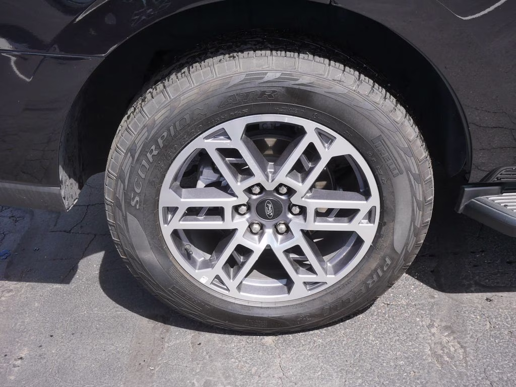 2025 Black Ford Expedition Active 4X4 SUV