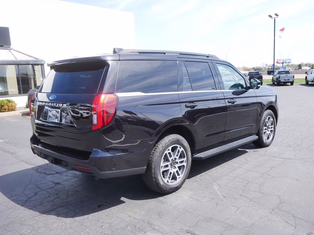 2025 Black Ford Expedition Active 4X4 SUV