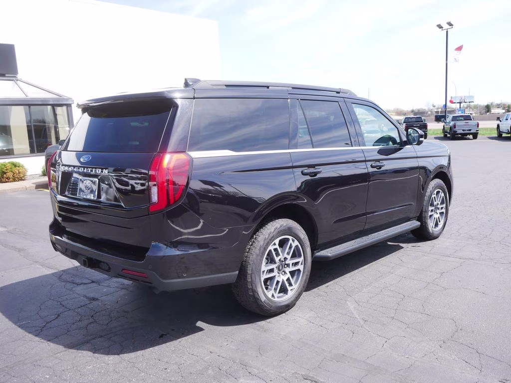2025 Black Ford Expedition Active 4X4 SUV