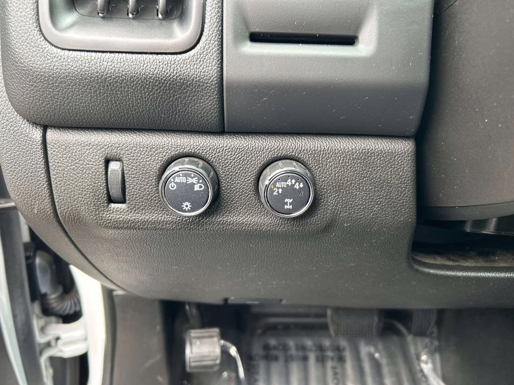 2021 Summit White Chevrolet Colorado LT 4X4 Truck