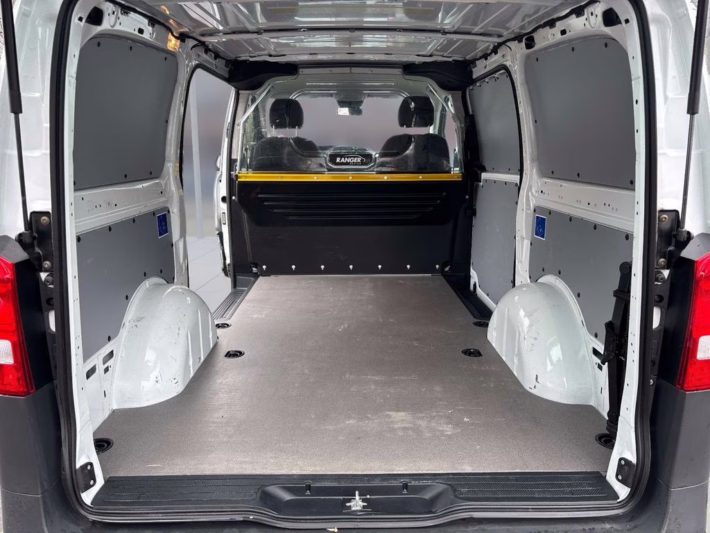 2022 White Mercedes-Benz Metris Cargo RWD Van