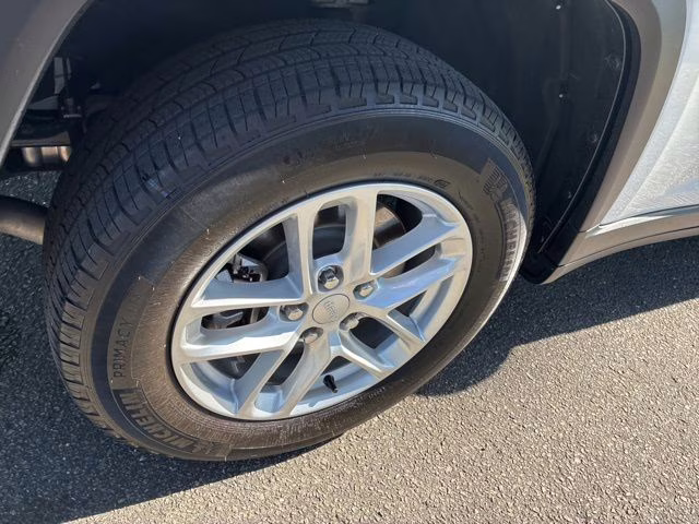 2023 Bright White Clearcoat Jeep Grand Cherokee L Laredo RWD SUV