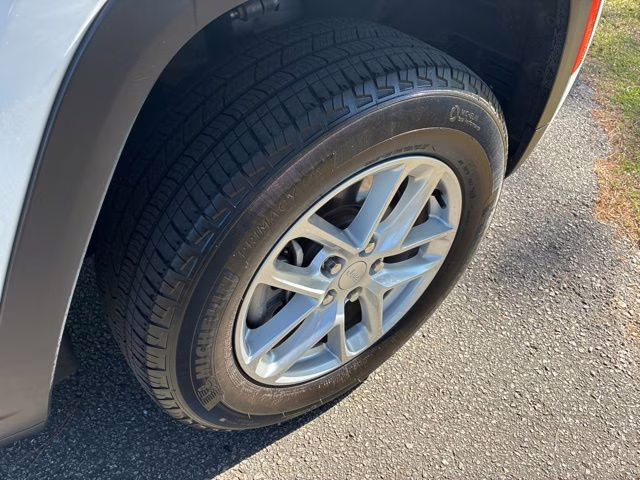 2023 Bright White Clearcoat Jeep Grand Cherokee L Laredo RWD SUV