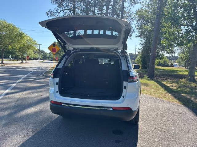 2023 Bright White Clearcoat Jeep Grand Cherokee L Laredo RWD SUV