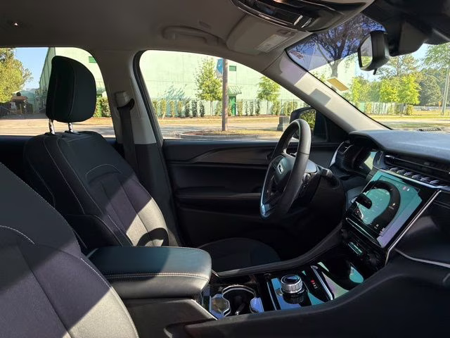 2023 Bright White Clearcoat Jeep Grand Cherokee L Laredo RWD SUV