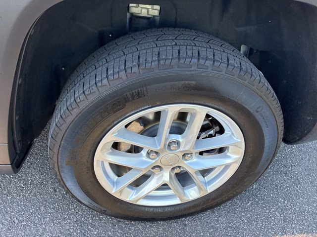 2023 Bright White Clearcoat Jeep Grand Cherokee L Laredo RWD SUV