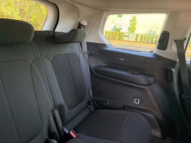 2023 Bright White Clearcoat Jeep Grand Cherokee L Laredo RWD SUV