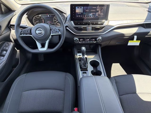 2025 Pearl White Tricoat Nissan Altima 2.5 SV FWD Sedan