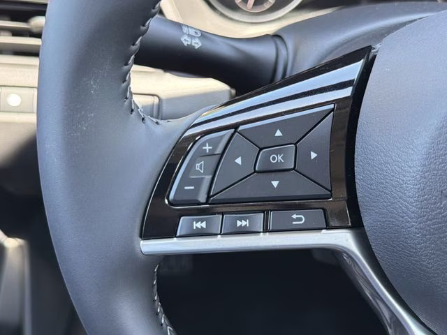 2025 Pearl White Tricoat Nissan Altima 2.5 SV FWD Sedan