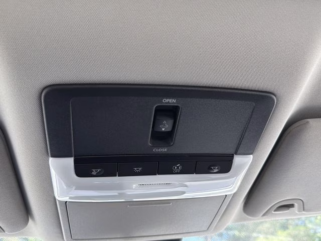 2025 Pearl White Tricoat Nissan Altima 2.5 SV FWD Sedan