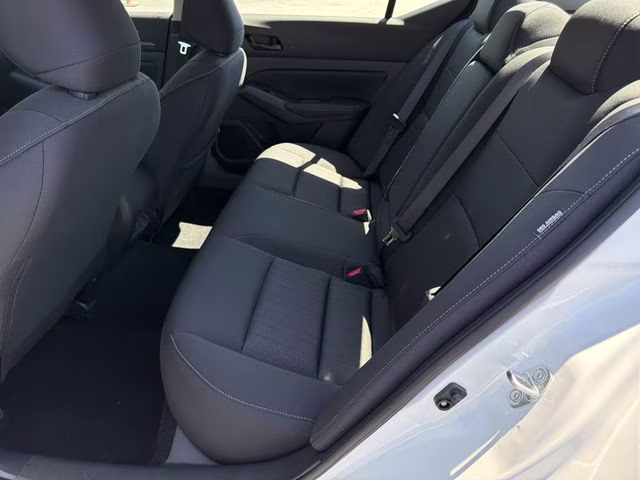 2025 Pearl White Tricoat Nissan Altima 2.5 SV FWD Sedan