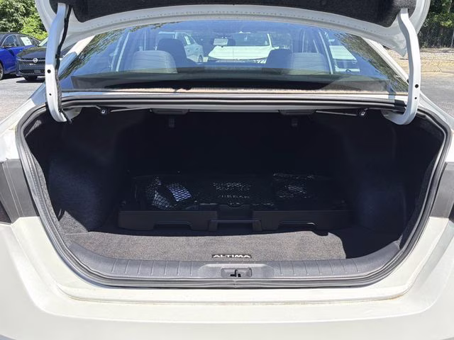 2025 Pearl White Tricoat Nissan Altima 2.5 SV FWD Sedan