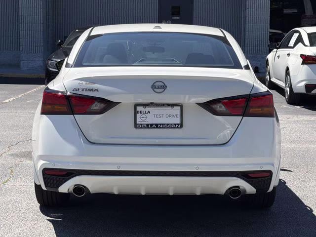 2025 Pearl White Tricoat Nissan Altima 2.5 SV FWD Sedan