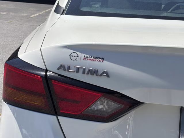 2025 Pearl White Tricoat Nissan Altima 2.5 SV FWD Sedan