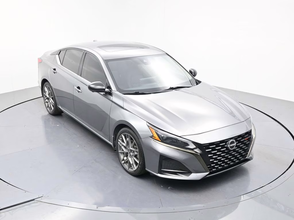 2023 Gun Metallic Nissan Altima 2.0 SR FWD Sedan