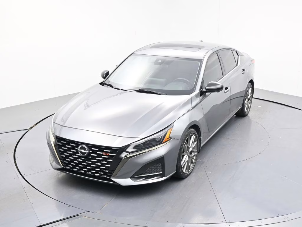 2023 Gun Metallic Nissan Altima 2.0 SR FWD Sedan