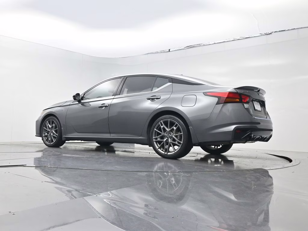 2023 Gun Metallic Nissan Altima 2.0 SR FWD Sedan