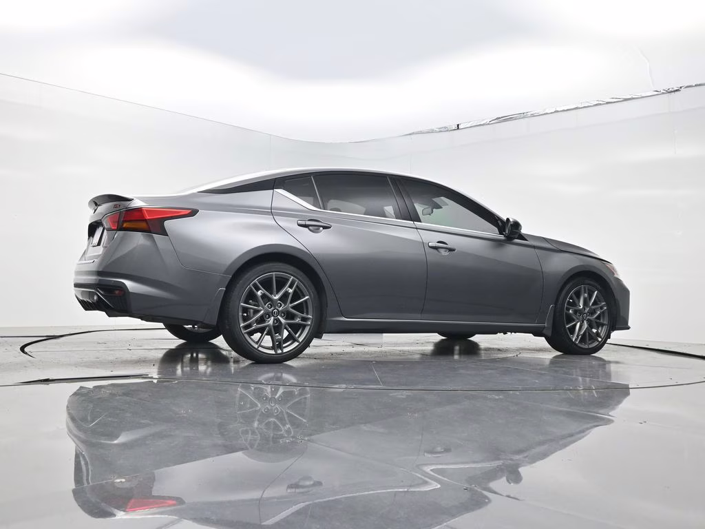 2023 Gun Metallic Nissan Altima 2.0 SR FWD Sedan