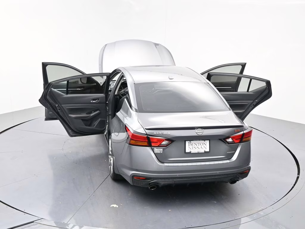 2023 Gun Metallic Nissan Altima 2.0 SR FWD Sedan