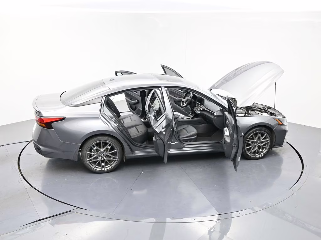2023 Gun Metallic Nissan Altima 2.0 SR FWD Sedan