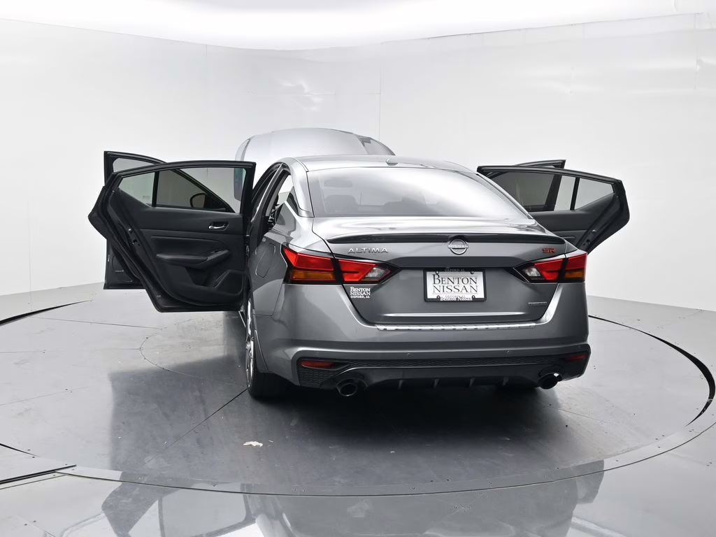2023 Gun Metallic Nissan Altima 2.0 SR FWD Sedan