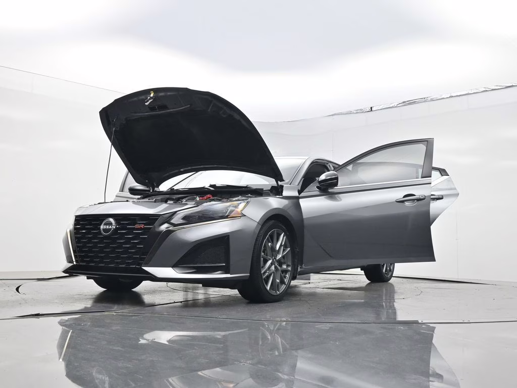 2023 Gun Metallic Nissan Altima 2.0 SR FWD Sedan