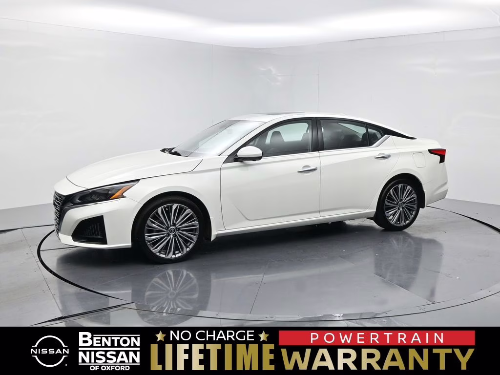 2025 Pearl White Tricoat Nissan Altima 2.5 SL FWD Sedan
