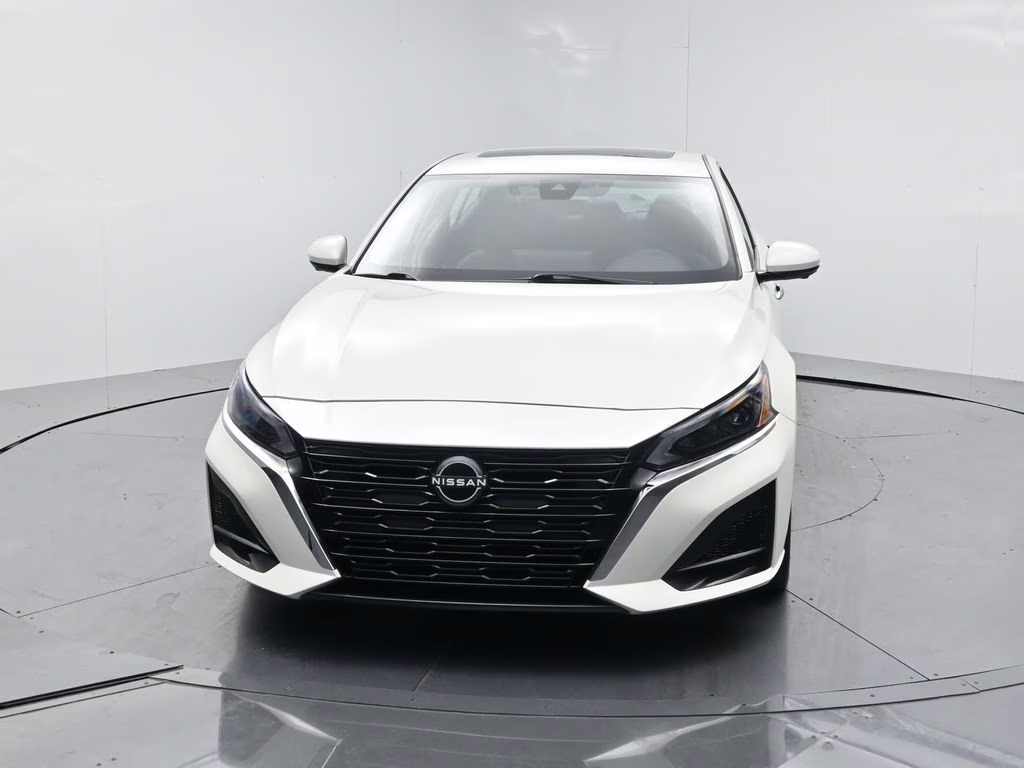 2025 Pearl White Tricoat Nissan Altima 2.5 SL FWD Sedan