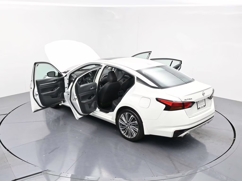 2025 Pearl White Tricoat Nissan Altima 2.5 SL FWD Sedan