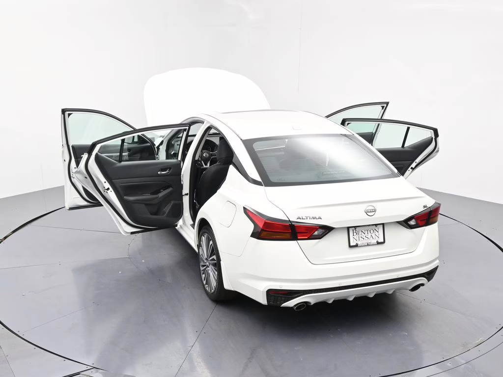 2025 Pearl White Tricoat Nissan Altima 2.5 SL FWD Sedan