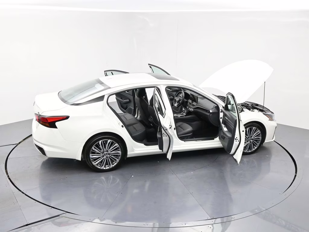2025 Pearl White Tricoat Nissan Altima 2.5 SL FWD Sedan