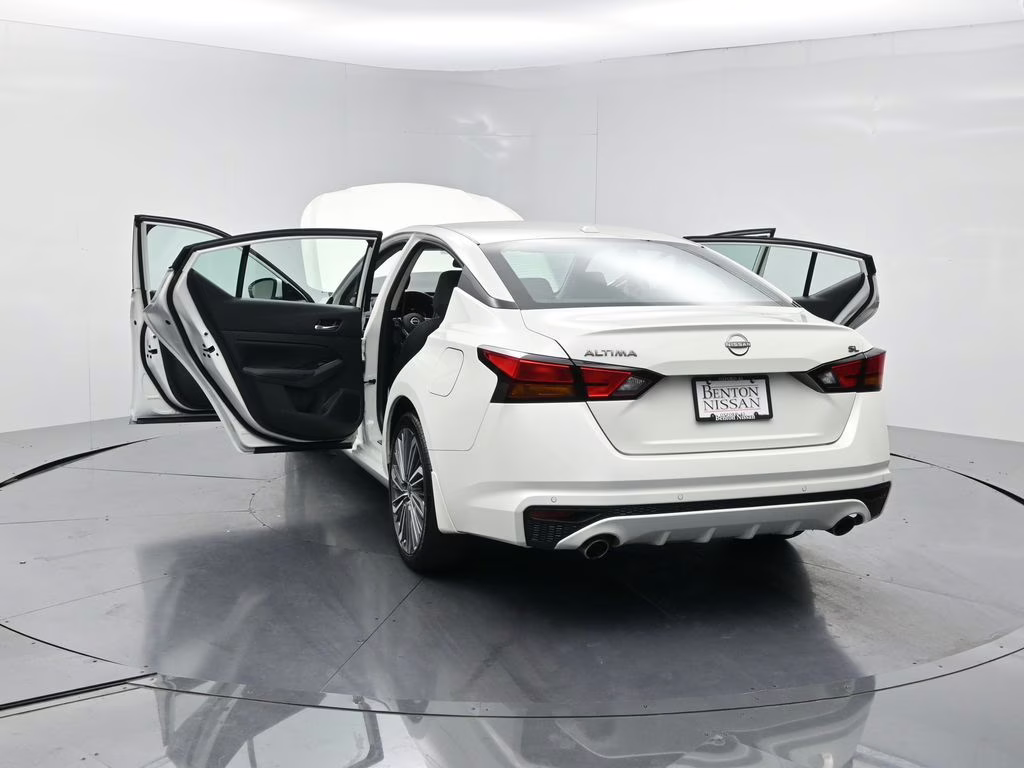2025 Pearl White Tricoat Nissan Altima 2.5 SL FWD Sedan