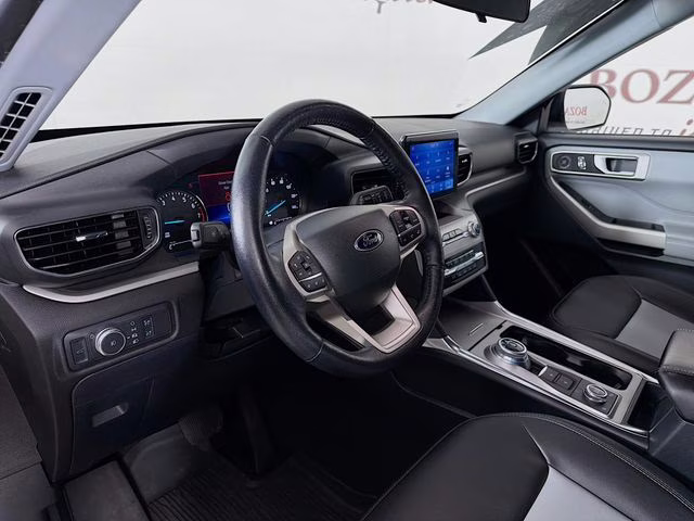 2022 White Metallic Ford Explorer XLT 4X4 SUV