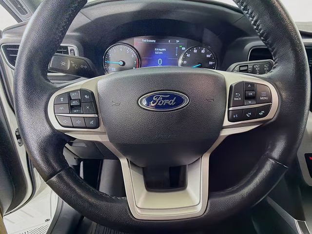 2022 White Metallic Ford Explorer XLT 4X4 SUV