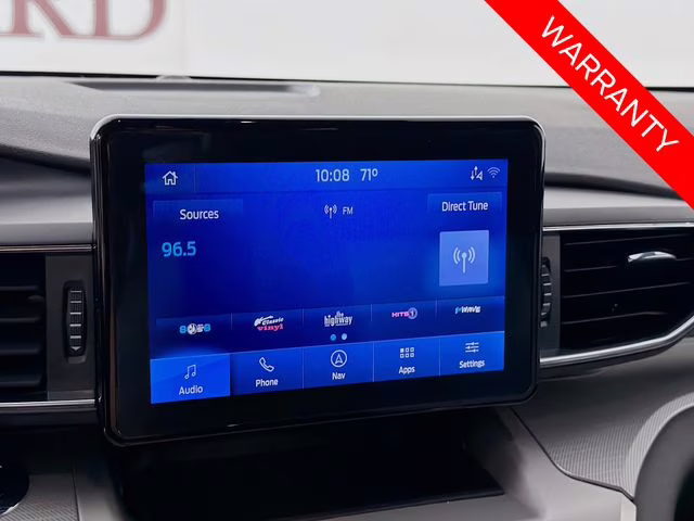 2022 White Metallic Ford Explorer XLT 4X4 SUV