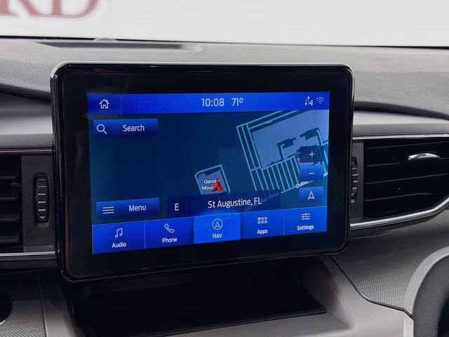 2022 White Metallic Ford Explorer XLT 4X4 SUV