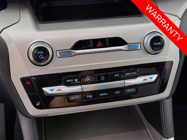 2022 White Metallic Ford Explorer XLT 4X4 SUV