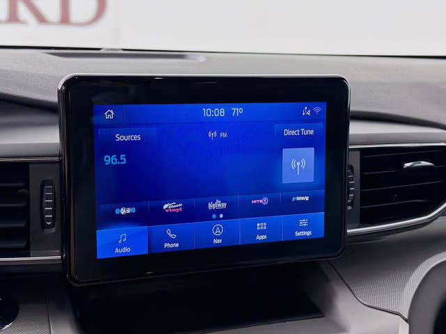 2022 White Metallic Ford Explorer XLT 4X4 SUV