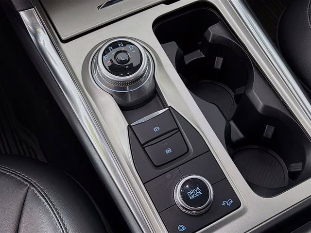 2022 White Metallic Ford Explorer XLT 4X4 SUV