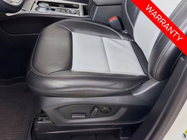 2022 White Metallic Ford Explorer XLT 4X4 SUV