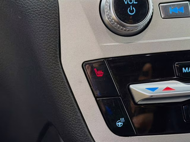 2022 White Metallic Ford Explorer XLT 4X4 SUV