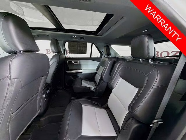 2022 White Metallic Ford Explorer XLT 4X4 SUV