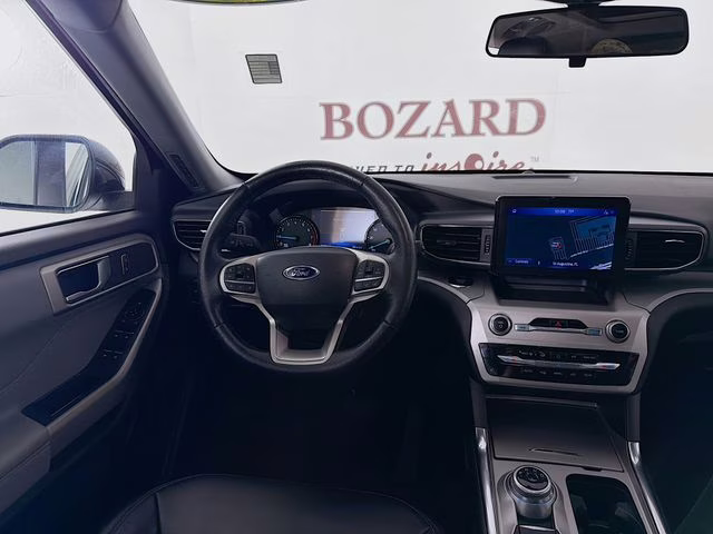 2022 White Metallic Ford Explorer XLT 4X4 SUV