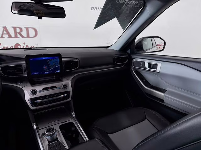 2022 White Metallic Ford Explorer XLT 4X4 SUV