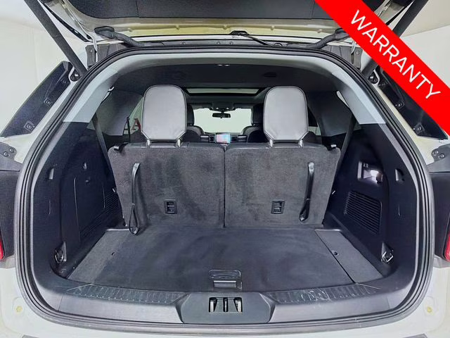 2022 White Metallic Ford Explorer XLT 4X4 SUV