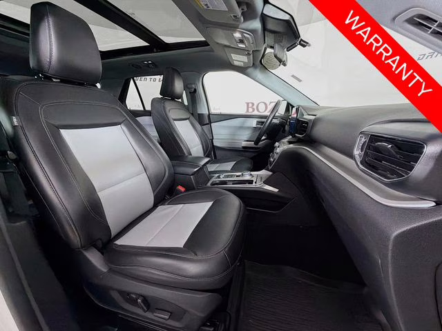 2022 White Metallic Ford Explorer XLT 4X4 SUV