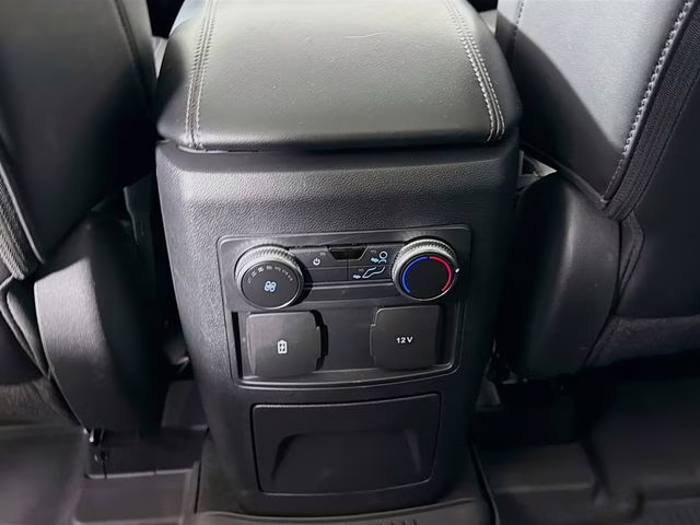 2022 White Metallic Ford Explorer XLT 4X4 SUV