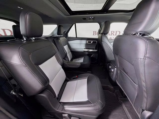 2022 White Metallic Ford Explorer XLT 4X4 SUV